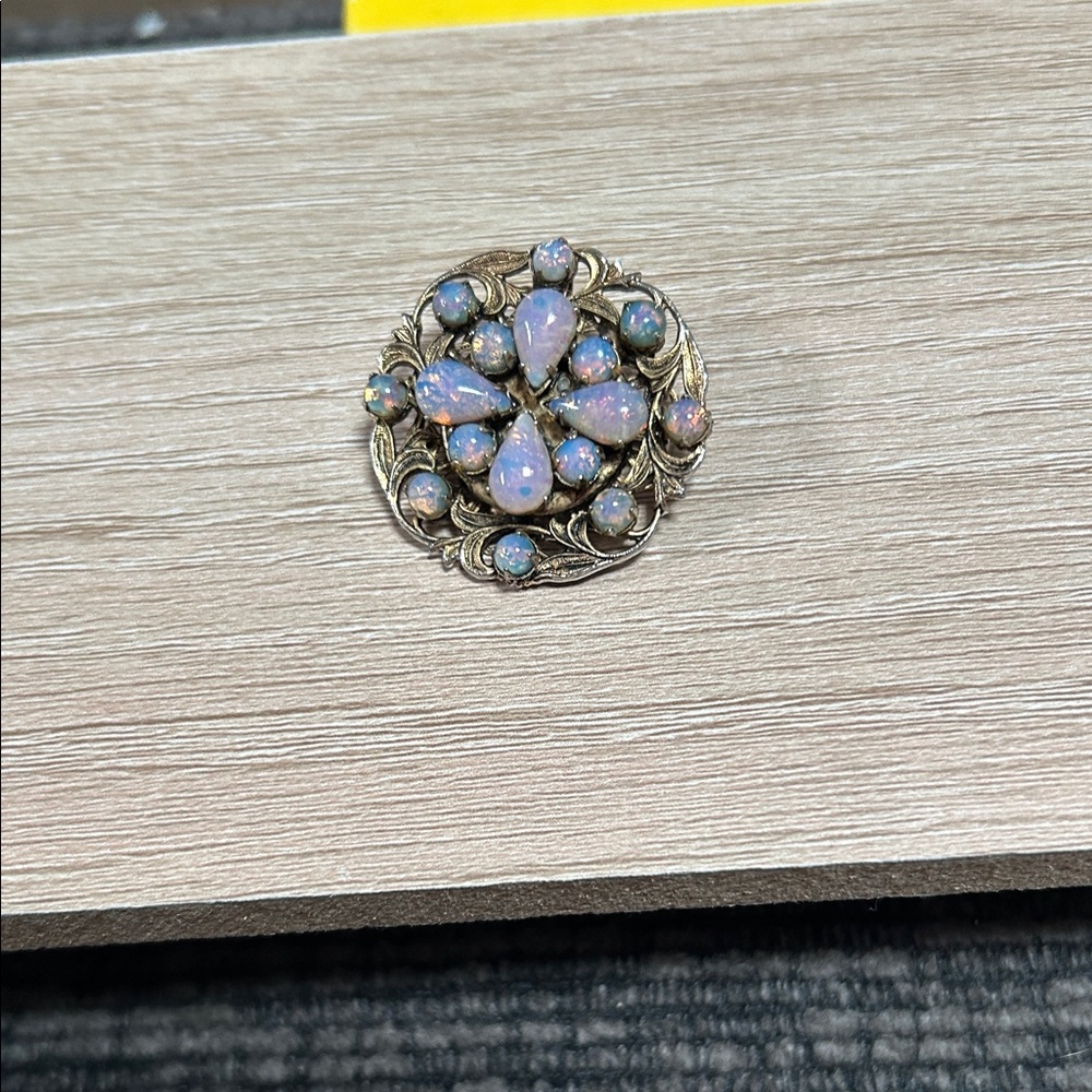 Elegant Opal Brooch in Gold Setting